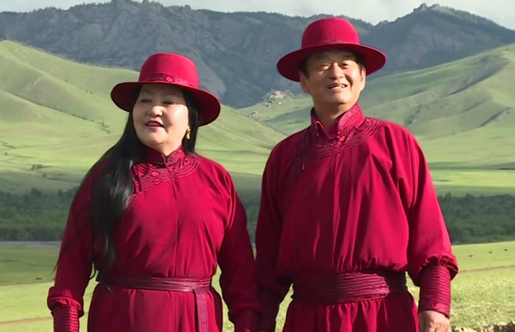 “Зуун манлай” хос дуучин МУГЖ С.Вандан, Д.Дуламсүрэн нар бие даасан тоглолтоо хийх нээ